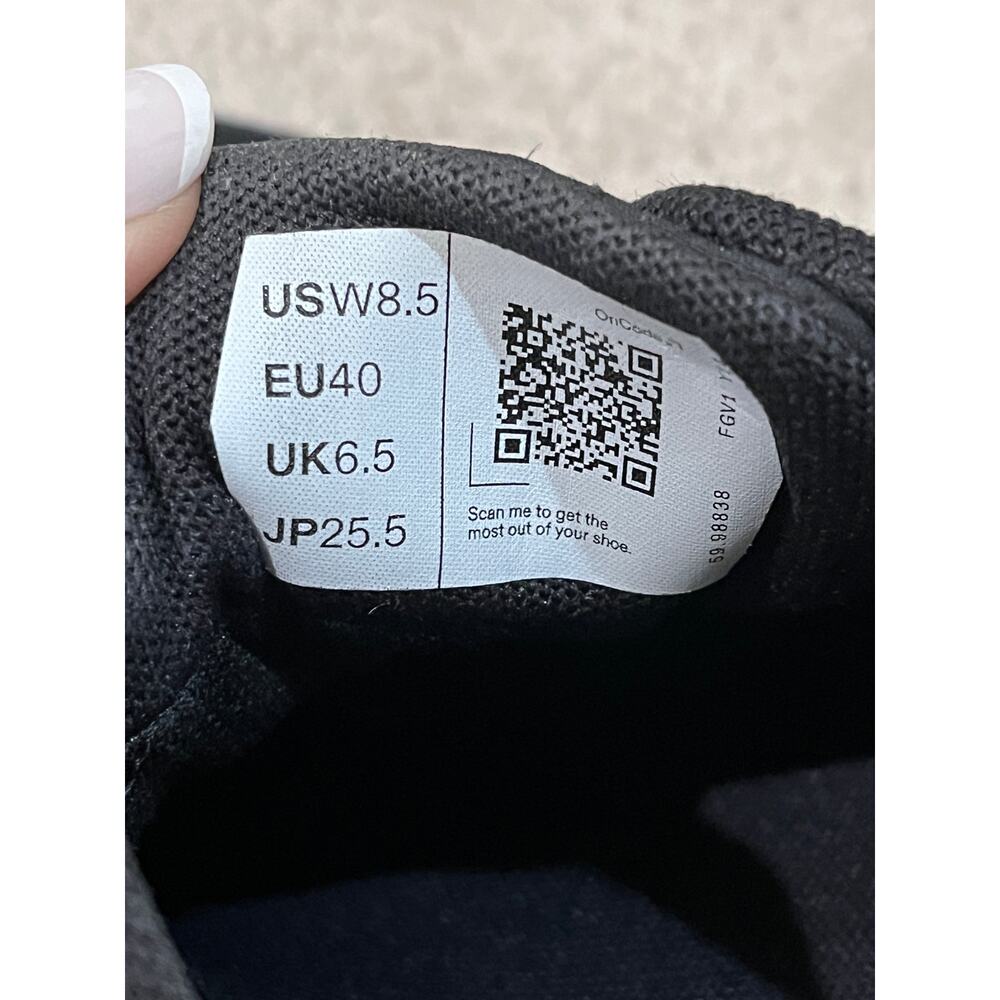 On Cloud waterproof running shoes for women in solid black. - Picture 7 of 9